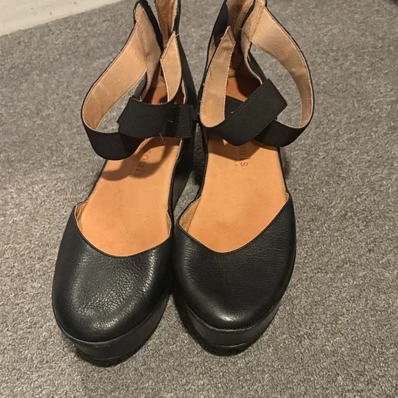 Gentle Souls Black Leather Wedges - Picture 2 of 3
